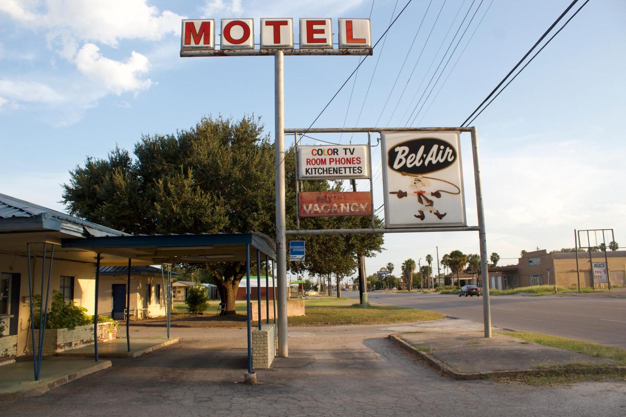 Bel-Air Motel Alice Exterior photo